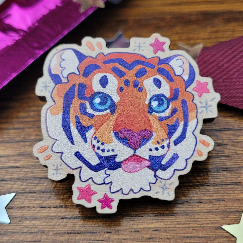 Tigre qui tire la langue- Pin's en Bois